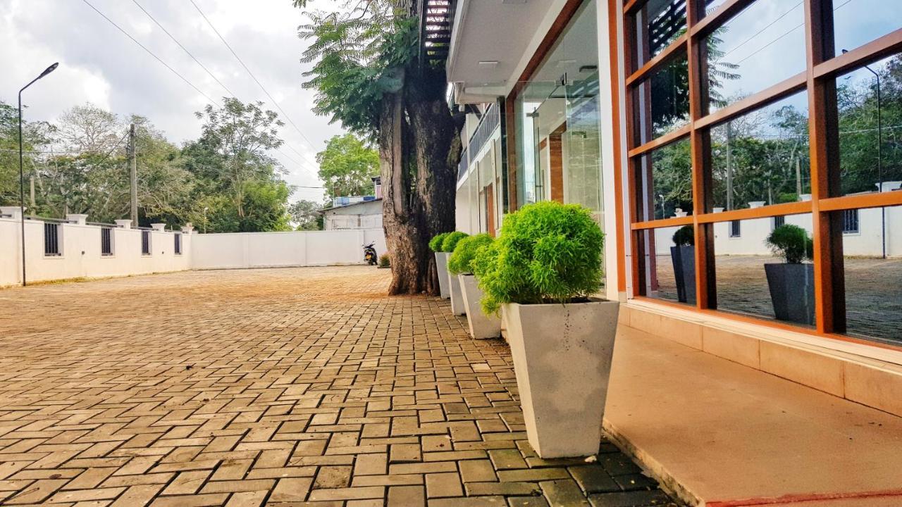 Livinya Holiday Resort Катарагама Экстерьер фото