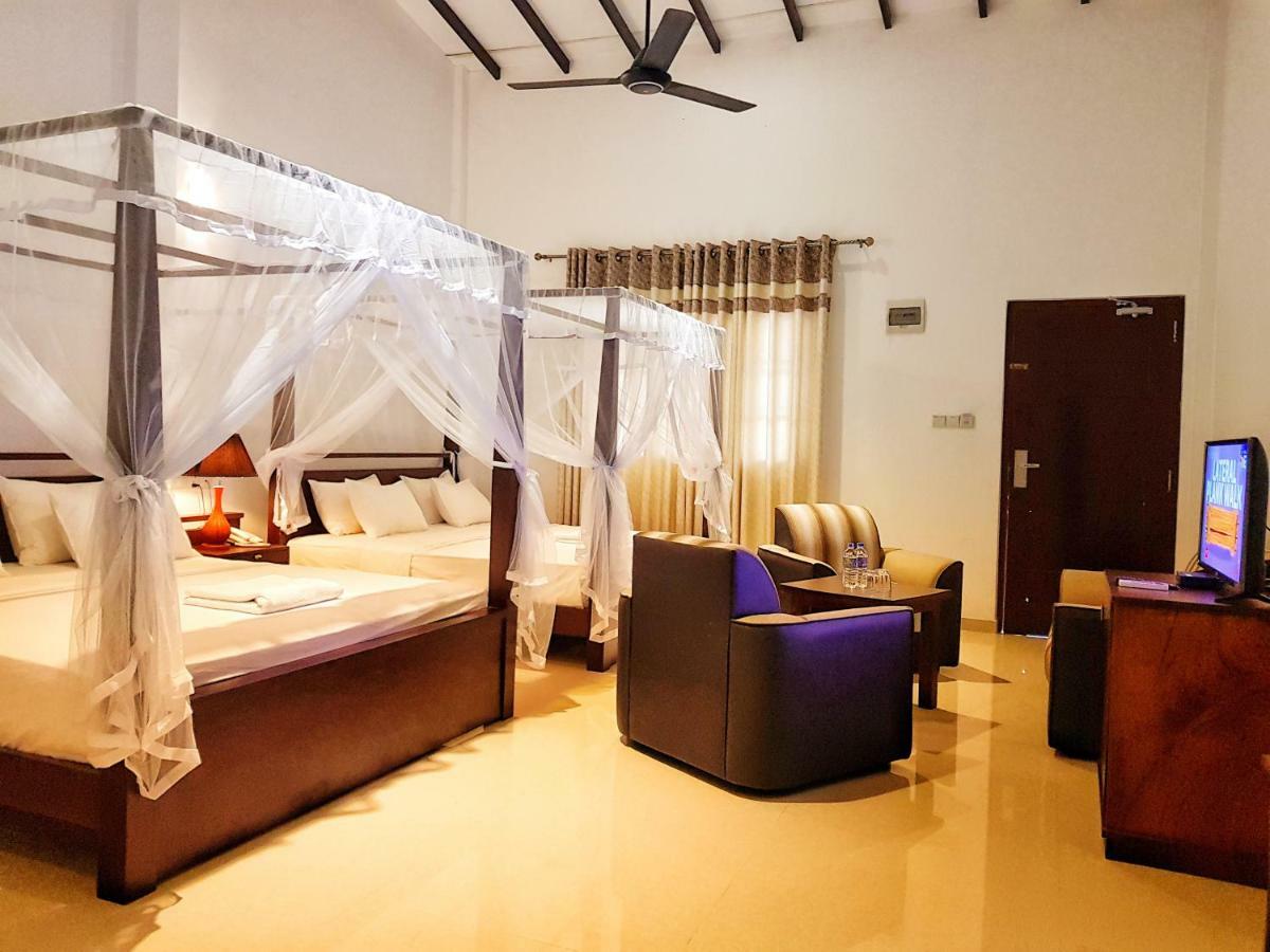 Livinya Holiday Resort Катарагама Экстерьер фото